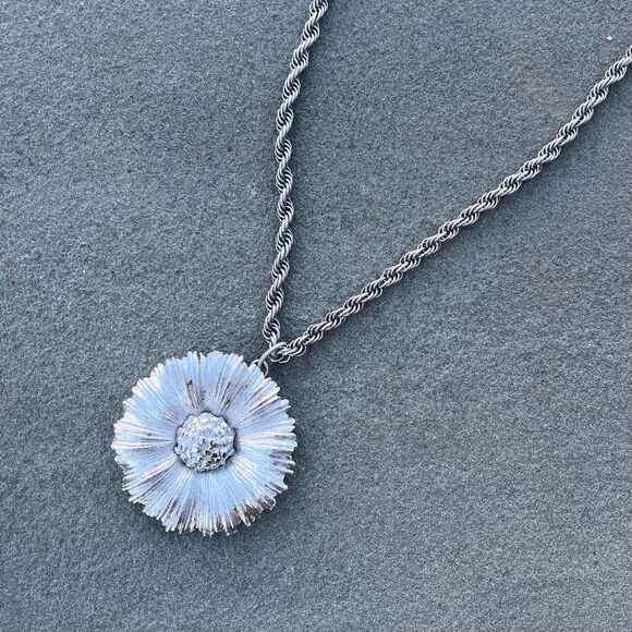 Monet Floral Mid Century Necklace Funky Avant Garde Sunflower pendant - Picture 1 of 9